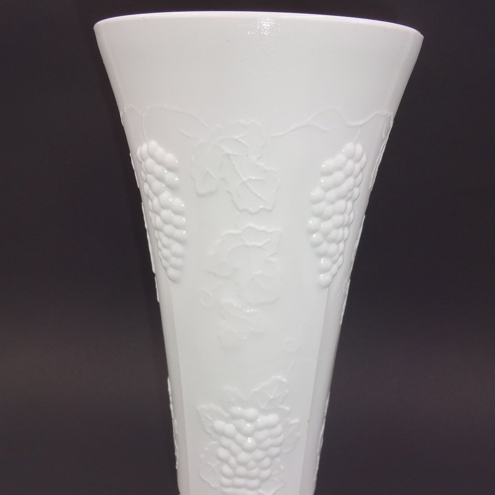 Vintage Colony Harvest White Milk Glass 10" Flower Vase Grapes Leaves Vines